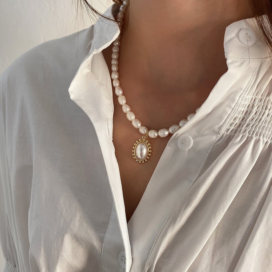 Lustre Form Necklace - LaVoggue