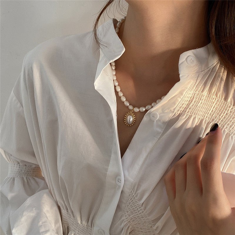 Lustre Form Necklace - LaVoggue