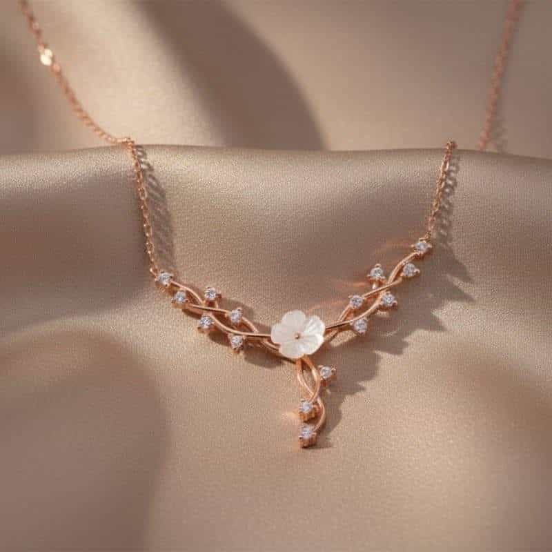 Élora Bloom Necklace 2