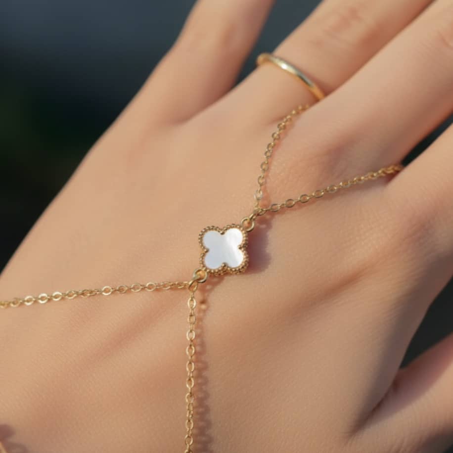 Lumière Clover Hand Chain 1