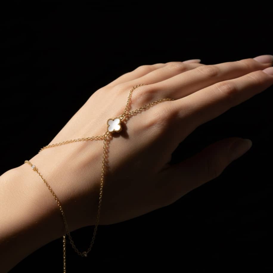 Lumière Clover Hand Chain 3