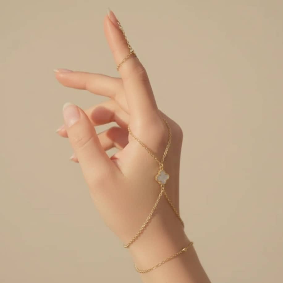 Lumière Clover Hand Chain 4