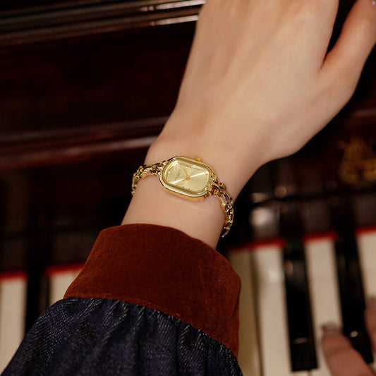 Vintage Gold Oval Watch - LaVoggue