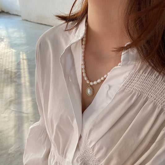 Lustre Form Necklace - LaVoggue