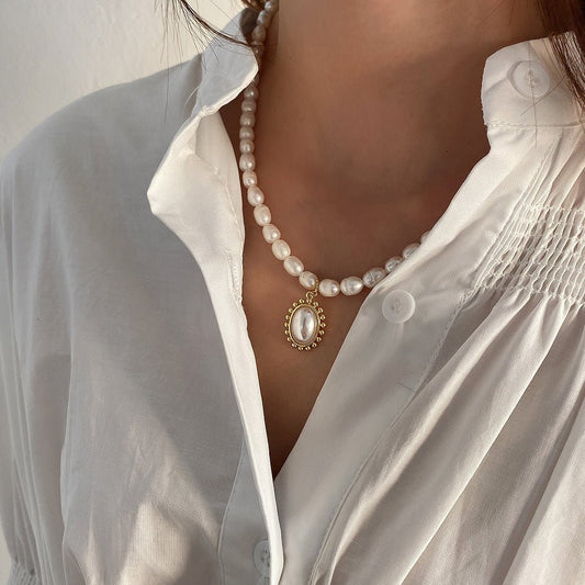 Lustre Form Necklace - LaVoggue